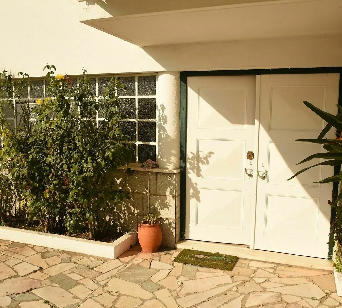 Apartment Two Bedroom Self Contained House Carcavelos