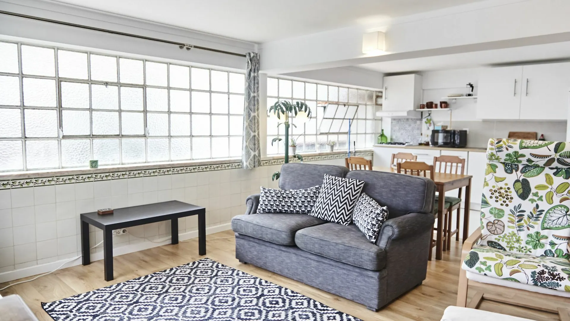Apartment Two Bedroom Self Contained House Carcavelos