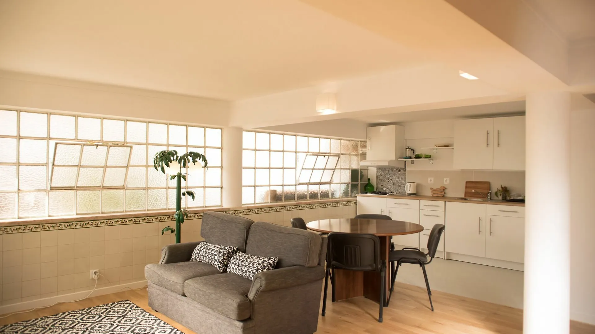Apartment Two Bedroom Self Contained House Carcavelos